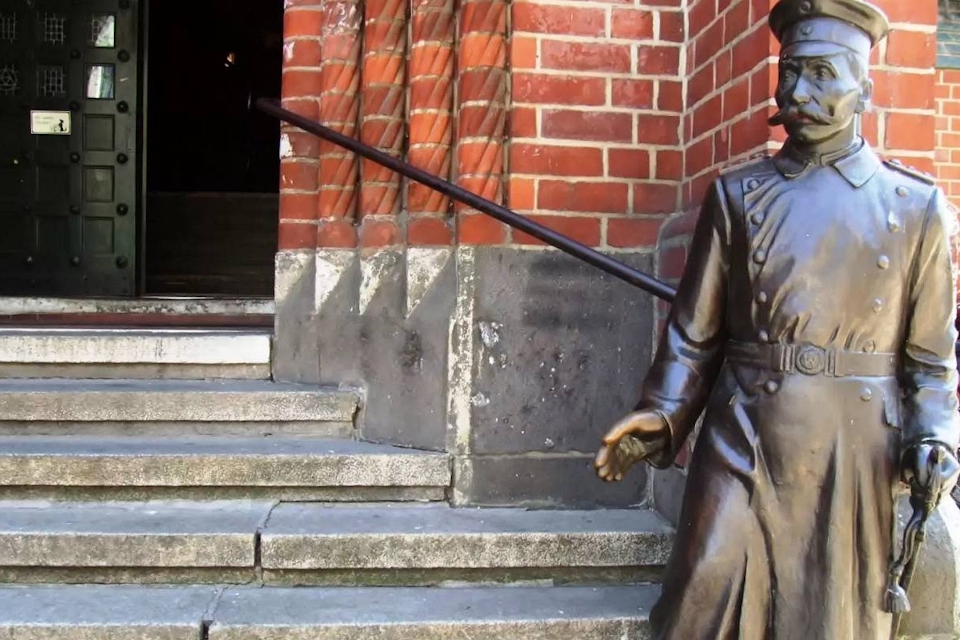 Köpenickiade Wilhelm Voigt sculpture